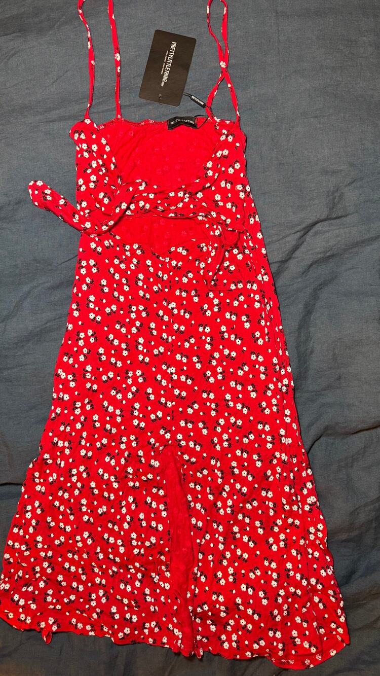 NWT PrettyLittleThing Red Floral Tie Front Midi Dress Size S